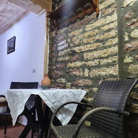 Karafil Guesthouse Гирокастра Экстерьер фото
