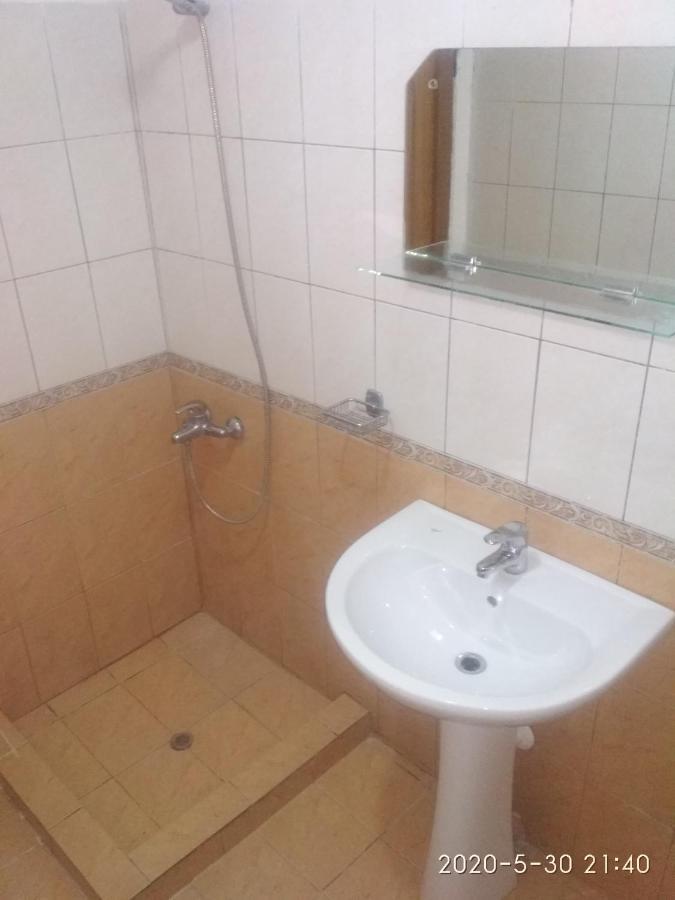 Karafil Guesthouse Гирокастра Экстерьер фото