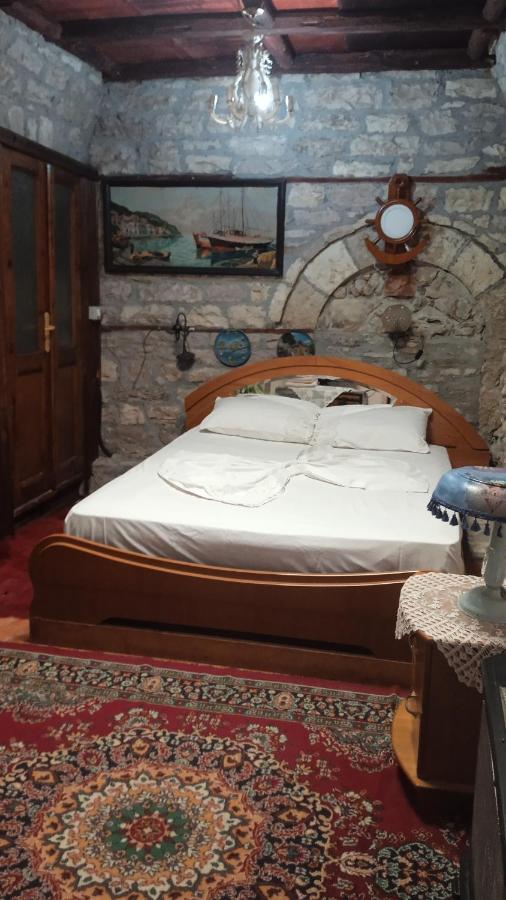 Karafil Guesthouse Гирокастра Экстерьер фото