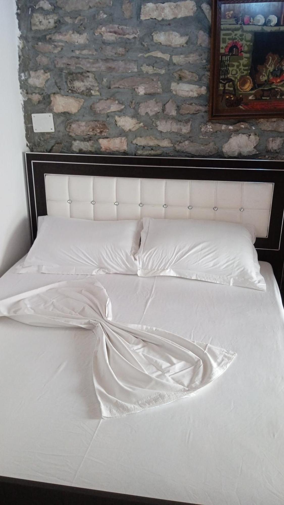 Karafil Guesthouse Гирокастра Экстерьер фото