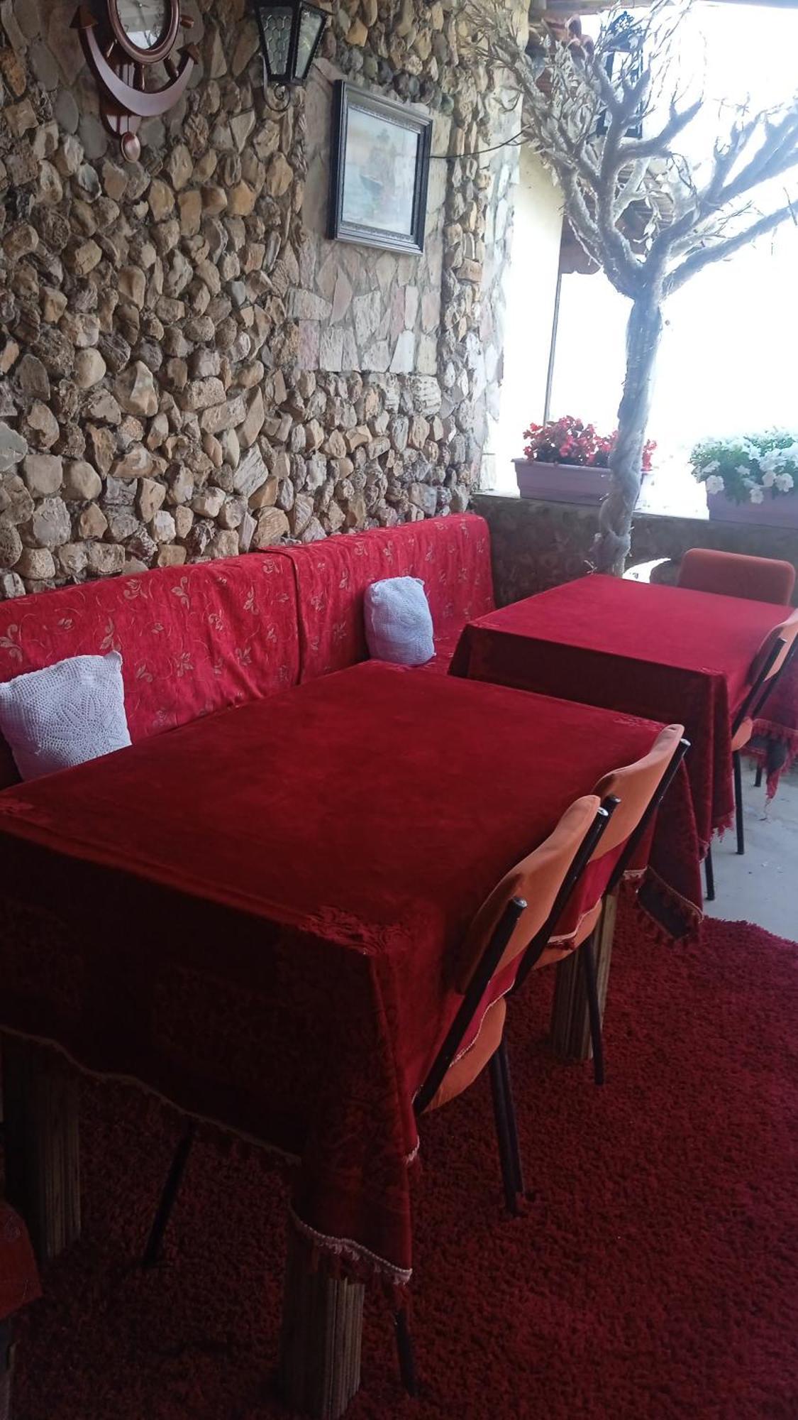 Karafil Guesthouse Гирокастра Экстерьер фото