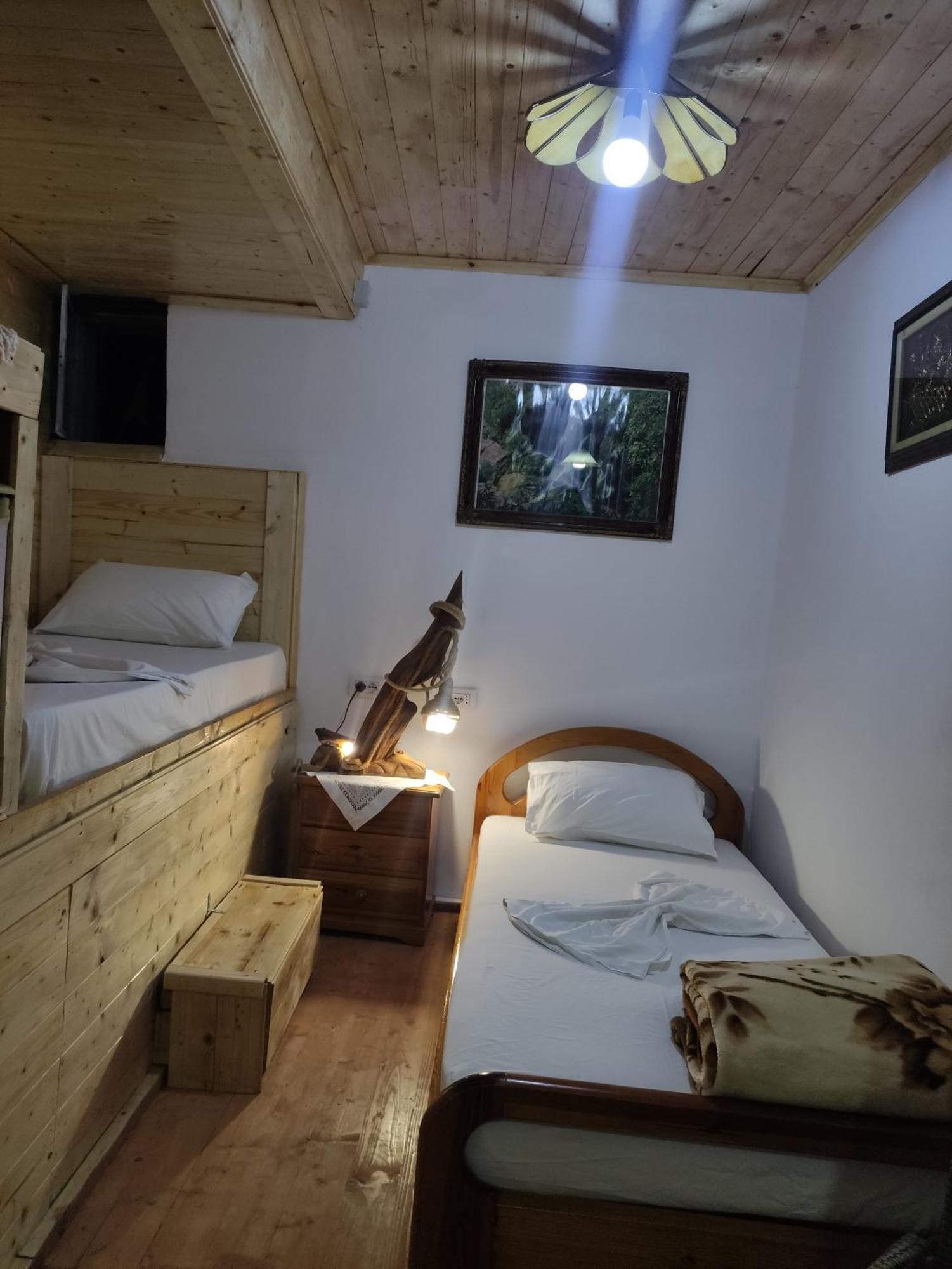 Karafil Guesthouse Гирокастра Экстерьер фото