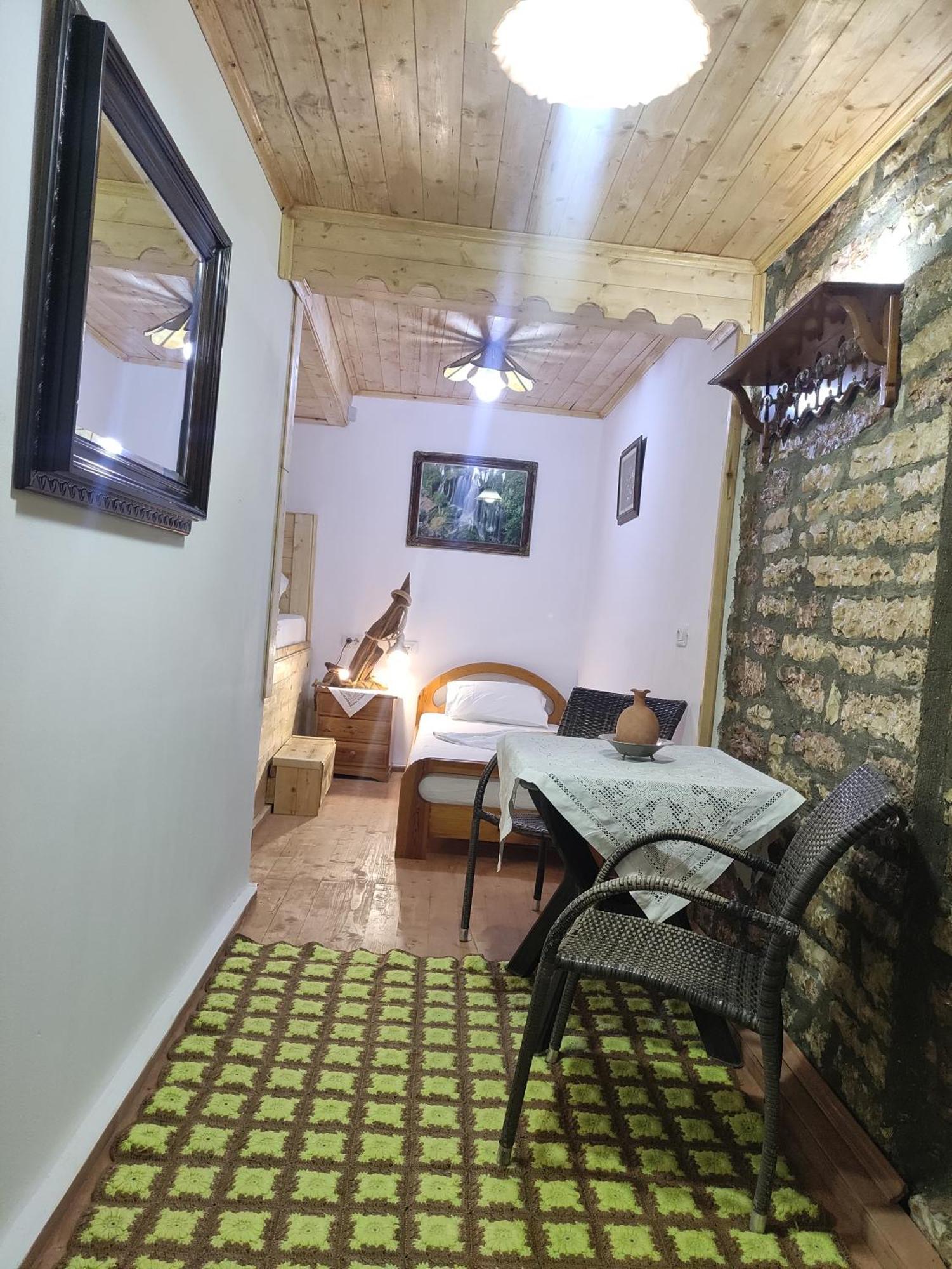 Karafil Guesthouse Гирокастра Экстерьер фото