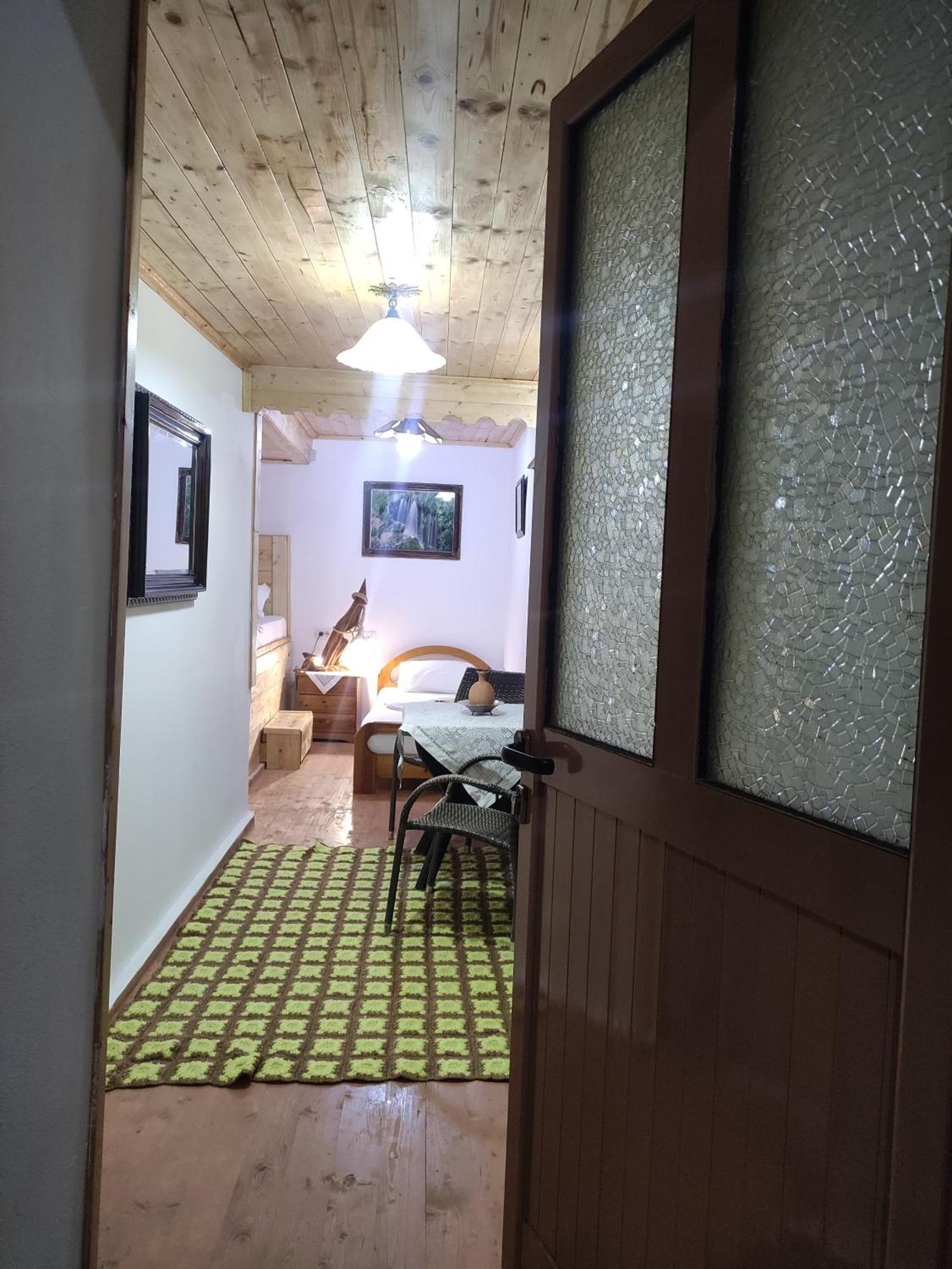 Karafil Guesthouse Гирокастра Экстерьер фото