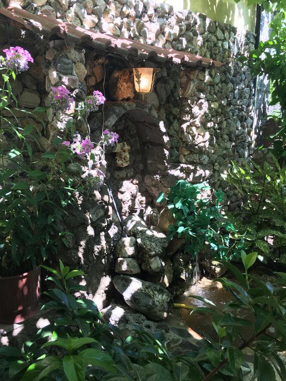 Karafil Guesthouse Гирокастра Экстерьер фото
