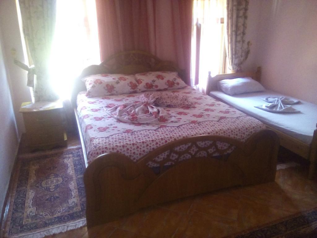 Karafil Guesthouse Гирокастра Экстерьер фото