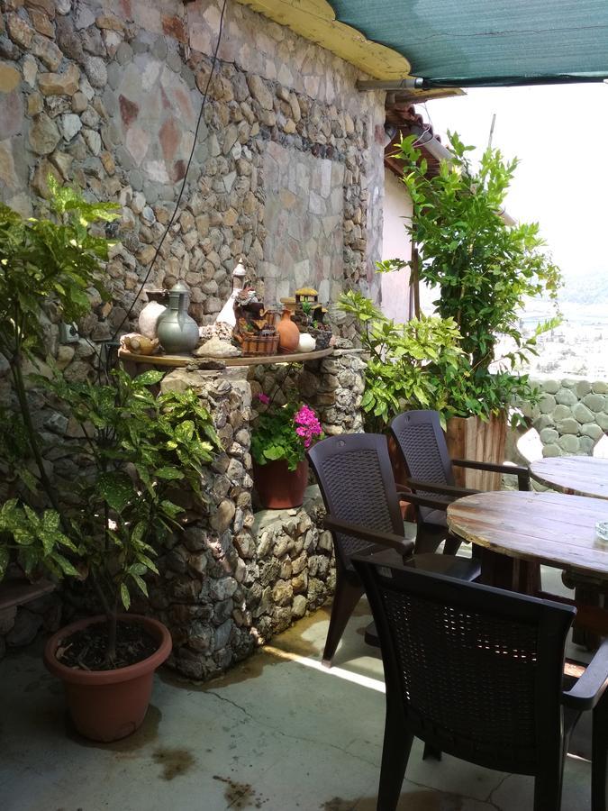 Karafil Guesthouse Гирокастра Экстерьер фото