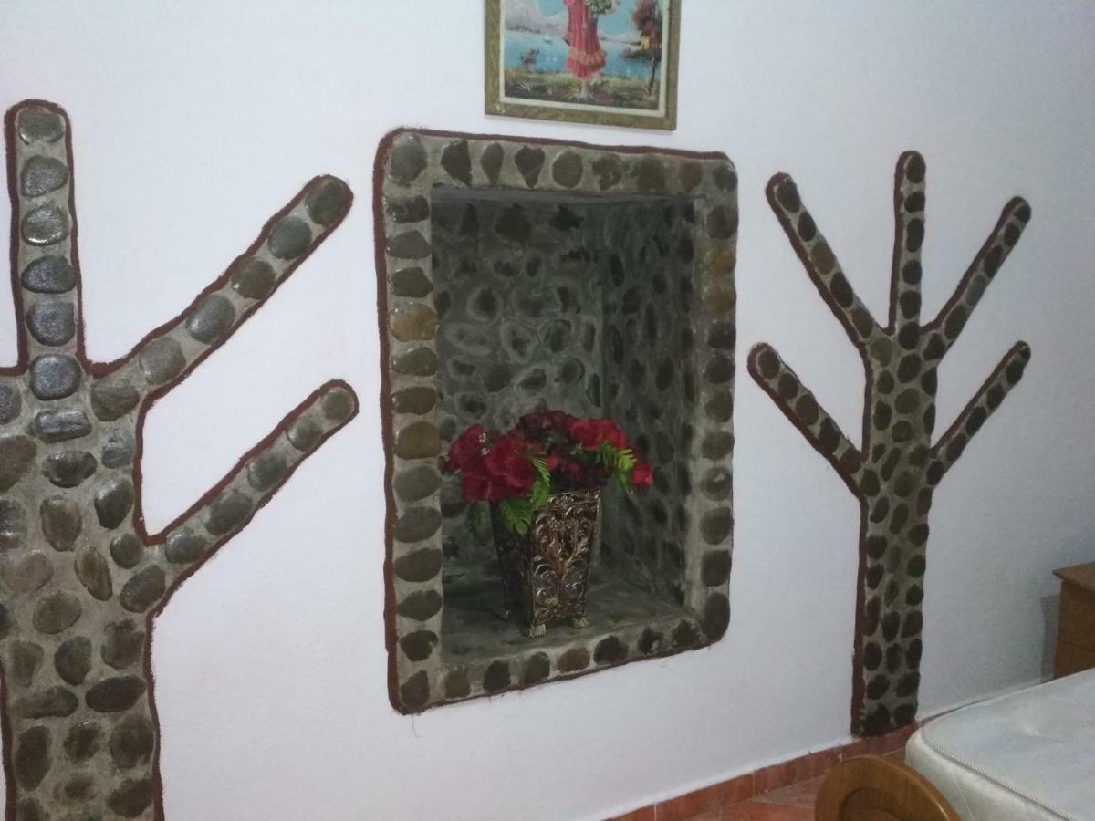 Karafil Guesthouse Гирокастра Экстерьер фото
